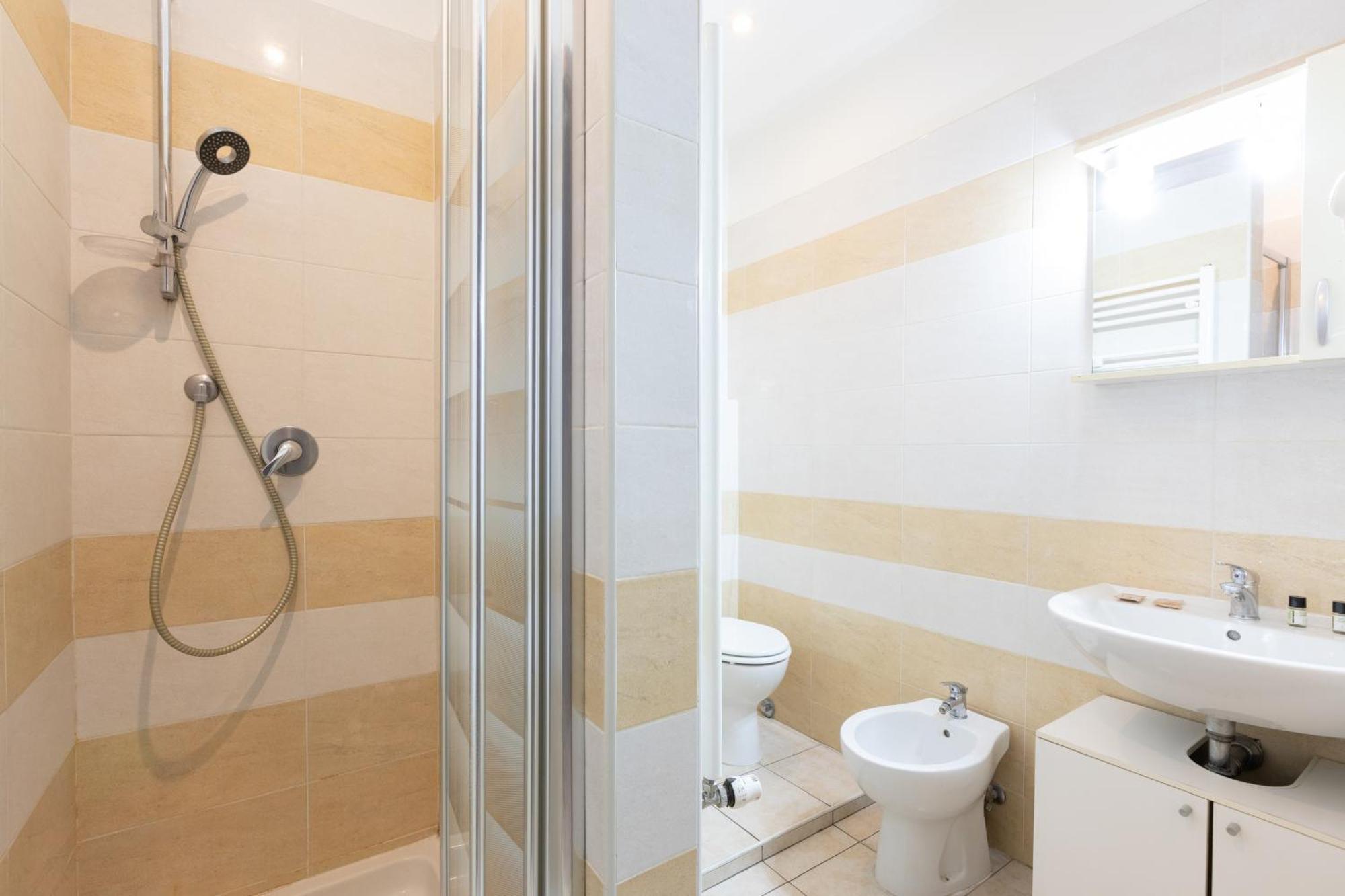 Affittacamere Alpino 76 Roma Exterior foto
