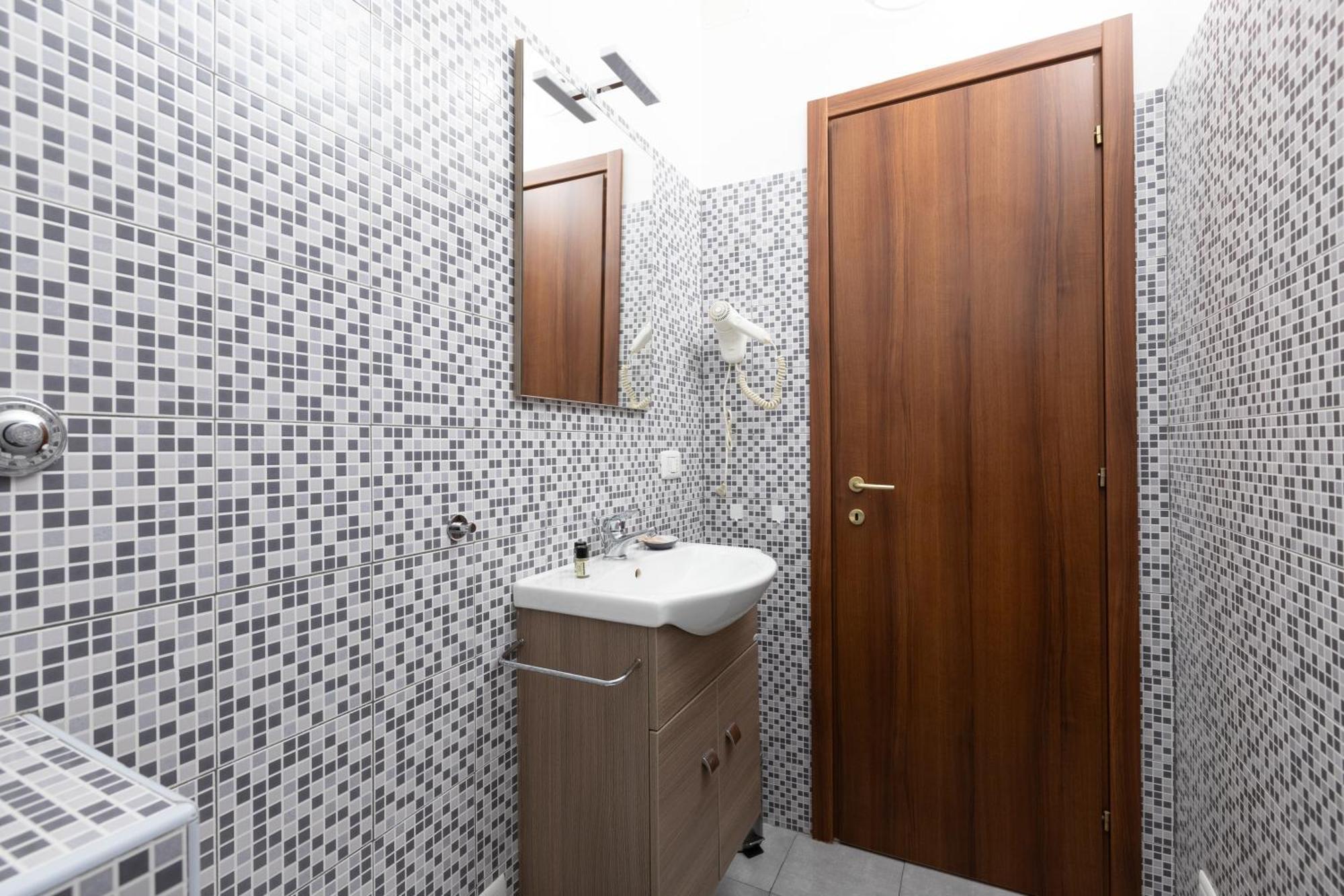 Affittacamere Alpino 76 Roma Exterior foto